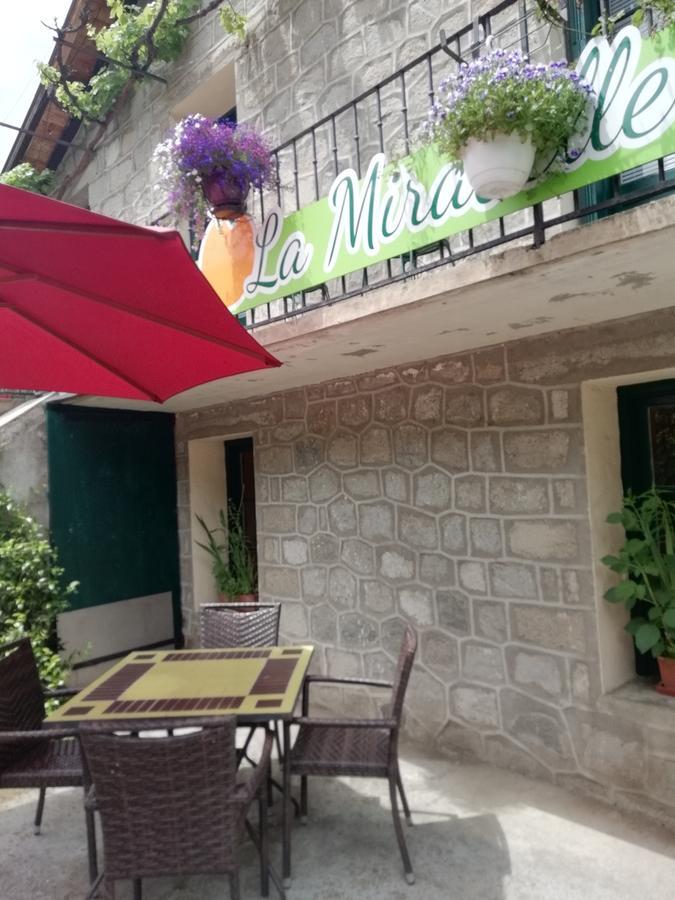 Gasthaus La Mirabelle-casteil Country House Exterior foto